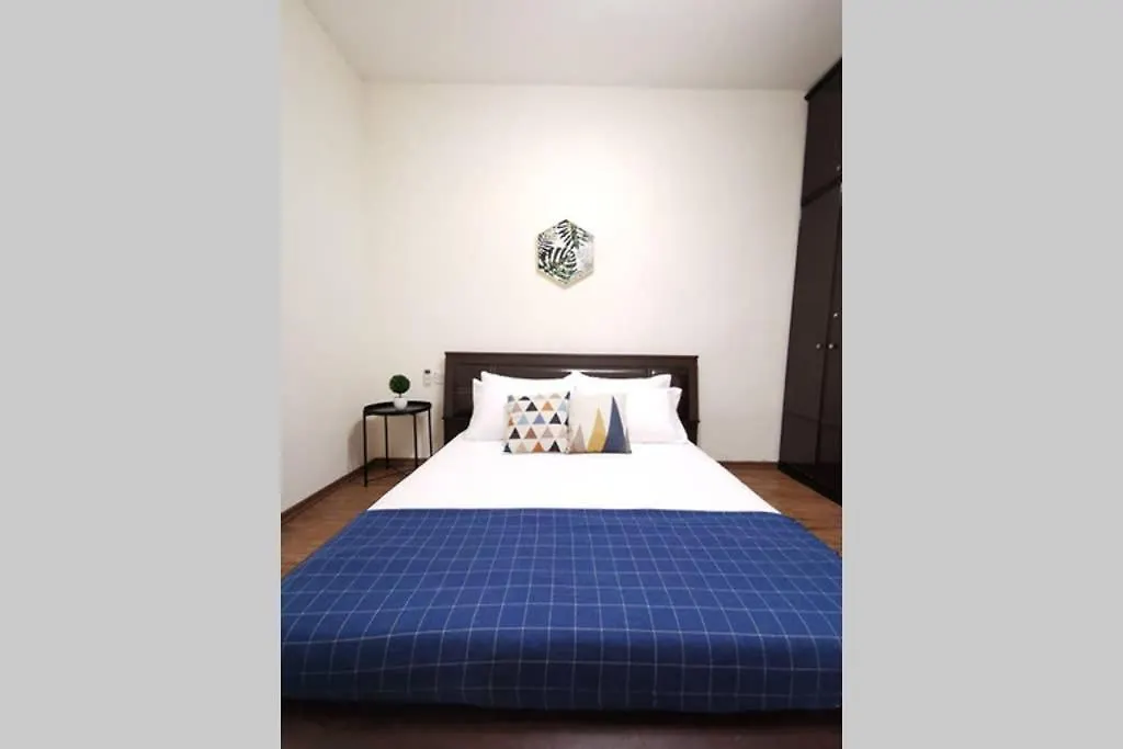 Ees Whale House - Homestay 3 Min Walk To Beach 바투 페링기 0*,