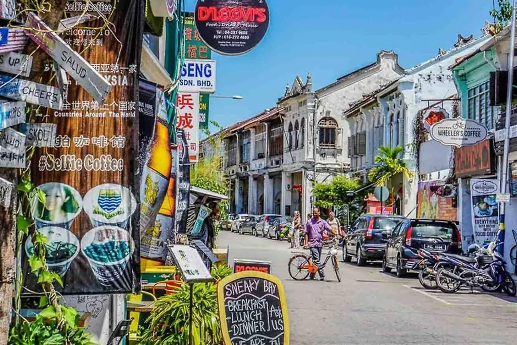 Apartment Ees Whale House - Homestay 3 Min Walk To Beach Batu Ferringhi Malaysia