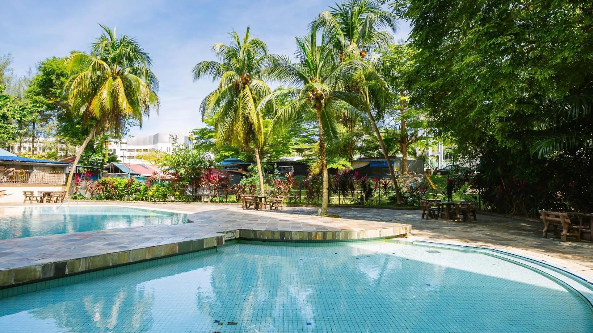 Apartment Ees Whale House - Homestay 3 Min Walk To Beach Batu Ferringhi Malaysia